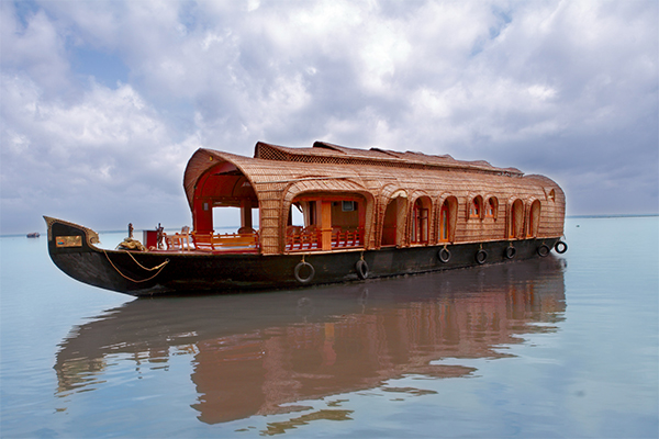 serviette houseboat stays kumarakom